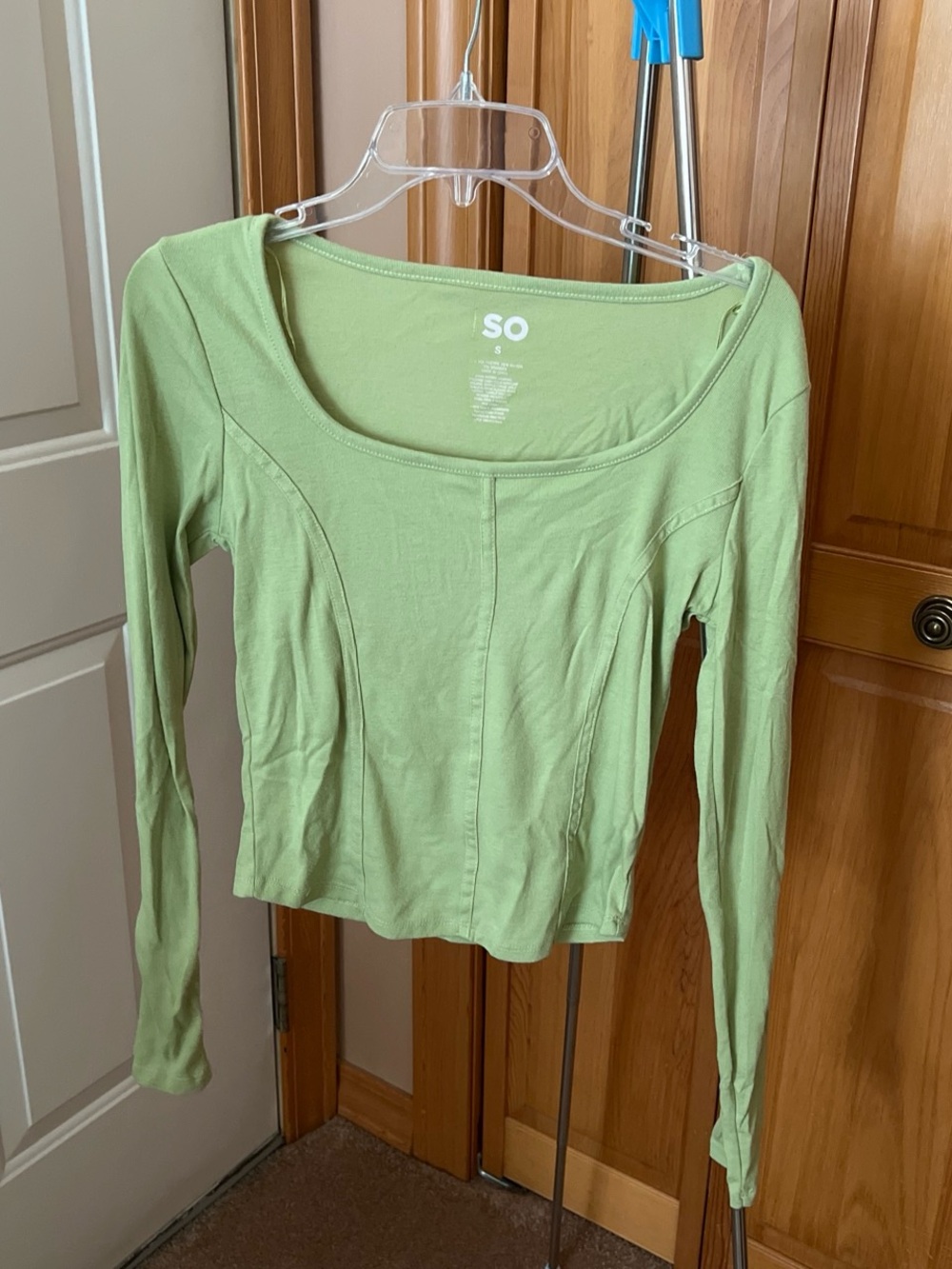 SO Women's Light Green Long Sleeve Scoop Neck Top